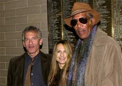 El director Ed Soloman (izquierda), con los actores Holly Hunter y Morgan Freeman, en la presentacin de <b></b><i>Leavity</i> en Sundance.