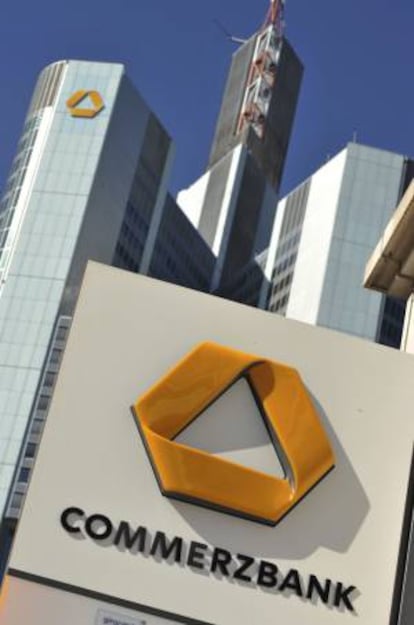 Imagen de archivo del logotipo del banco alemán Commerzbank en la sede de Fráncfort, Alemania. EFE/Archivo