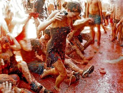 The Tomatina is an hour-long catharsis fueled by more than 100 tons of tomatoes. The event mostly attracts foreign visitors.