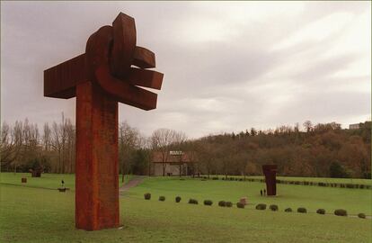 Obras de Eduardo Chillida expuestas al aire libre en su museo