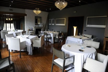 Comedor del restaurante Regueiro, en Tox (Asturias).