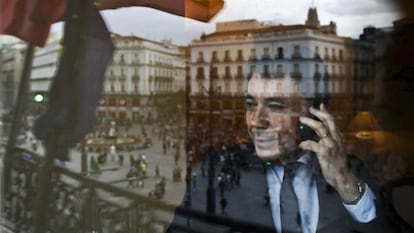 Ignacio González, en su despacho de la Puerta del Sol cuando era presidente de la Comunidad de Madrid, en 2013.