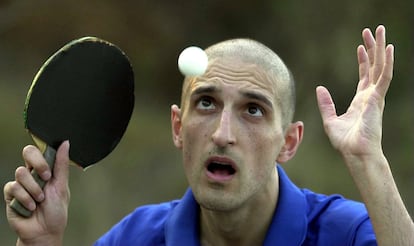 MATTHEW SYED. "Tuve más relaciones en esas dos semanas y media que durante toda mi vida hasta esa fecha”, reconoció el jugador de tenis de mesa británico que participó en los Juegos de 1992, la primera cita en la que se optó por repartir condones a los competidores. “Para muchos de los vírgenes olímpicos como yo, Barcelona trataba tanto sobre el sexo como sobre el deporte”, confirma Syed.