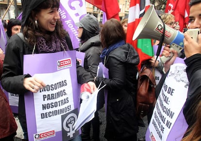 Un momento de la manifestación reivindicativa que ha convocado CC OO Euskadi esta mañana en las calles de Bilbao