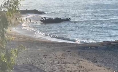 Desembarco de migrantes en una playa de Almería este verano.