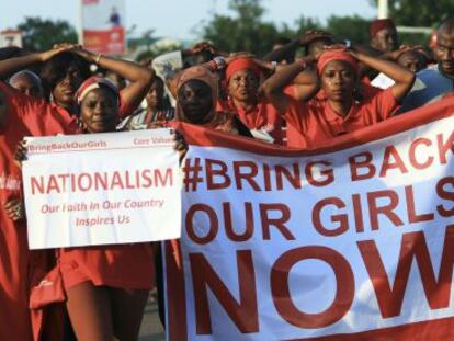 Un grupo pide la liberación de las niñas secuestradas por Boko Haram.