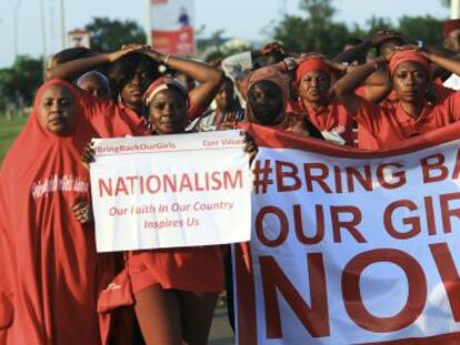 Un grupo pide la liberación de las niñas secuestradas por Boko Haram.