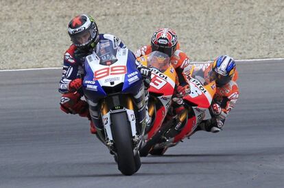 Lorenzo, Márquez y Lorenzo, en un instante de la carrera.