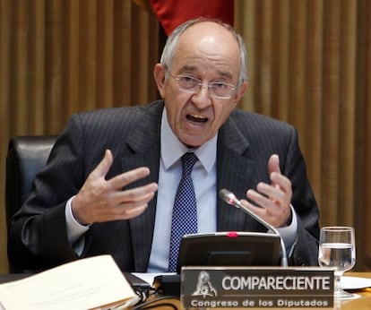 Former Bank of Spain governor Miguel &Aacute;ngel Fern&aacute;ndez Ord&oacute;&ntilde;ez in Congress on Tuesday.