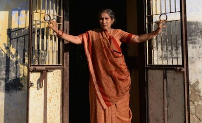 Jashodaben Mondi en su hogar en la ciudad de Unjha en India.