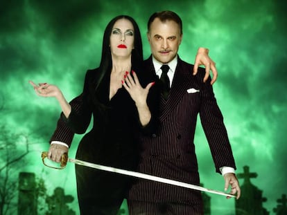 Carmen Conesa y Xavi Mira, como Morticia y Gómez en el musical 'La familia Addams'.