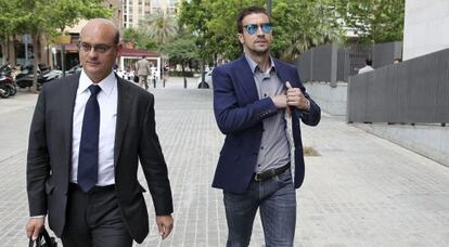 Gabi, a su llegada este mediodía a la Ciudad de la Justicia de Valencia.