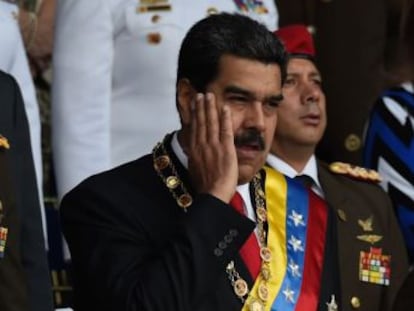 Um estrondo leva o presidente venezuelano a abandonar ato da Guarda Nacional Bolivariana. O mandatário saiu ileso do que o Governo considera um atentado. Sete militares ficaram feridos