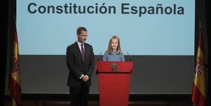Felipe VI y Leonor de Borbon, durante la lectura de la Constitución.