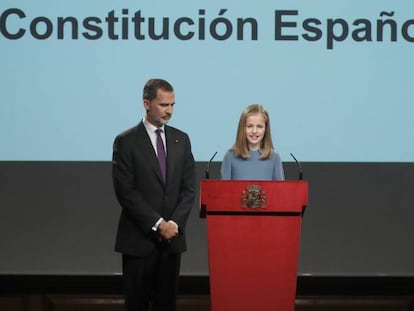 Felipe VI y Leonor de Borbon, durante la lectura de la Constitución.