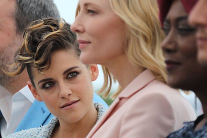 "Quédate con alguien que te mire como Kristen Stewart mira a Cate Blanchett" fue una de las frases más repetidas durante el festival de Cannes en las redes sociales. Esta instantánea, tomada el día de la presentación del jurado ante la prensa, ha abierto la veda a que los usuarios de la red hayan viralizado varias imágenes con la directora del jurado embelesando a otras féminas en el festival.