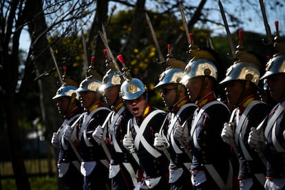 Soldados durante el desfile por las celebraciones del Día de la Independencia de Argentina.
