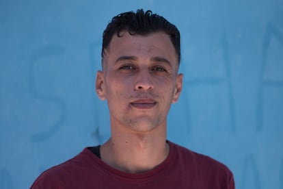 Zakaria G., de 25 años, llegó a Murcia en febrero y quiere ser profesor de Educación Física. "La patera era mi última opción, pero me negaron un visado para estudiar en Francia", dice. 