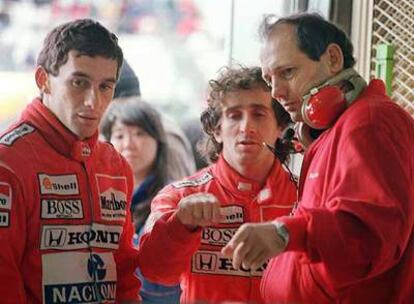 Senna y Prost en 1988, cuando ambos militaban en McLaren, junto a su director, Ron Dennis.