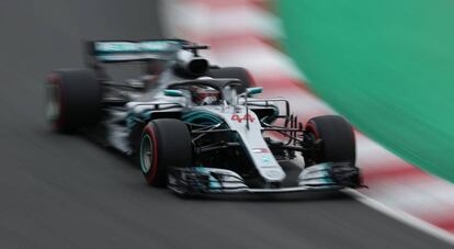 Lewis Hamilton, durante la clasificación en Montmeló.