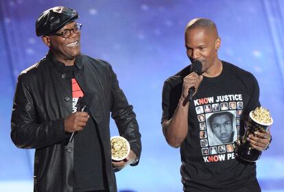 El actor Samuel L. Jackson (izquierda) y Jamie Foxx durante su intervención al ser premiados por 'Django desencadenado'.