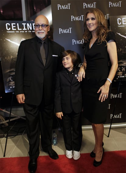 Celine Dion ha presentado un documental en Miami acompañada por su marido, Rene Angelil, y su hijo Rene Charles Angelil. <i>Celine: Throught the Eyes of the World</i>, nombre de la cinta, sigue a la cantante durante su gira <i>Taking Chances tour</i> y muestra, además de los conciertos, la vida privada de la artista.