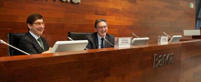 José Ignacio Goirigolzarri, presidente de Bankia, y Jaume Giró, director de la Fundación Bancaria La Caixa.