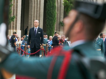 El entonces director general de la Guardia Civil, Arsenio Fernández de Mesa, durante el acto de celebración de la patrona del Cuerpo, la Virgen del Pilar, ante la Basílica de Zaragoza, en octubre de 2016.