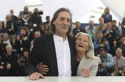 Los actores Amador Arias Mon y Benedicta Sánchez Vila en el photocall de la película 'Viendra Le Feu'.