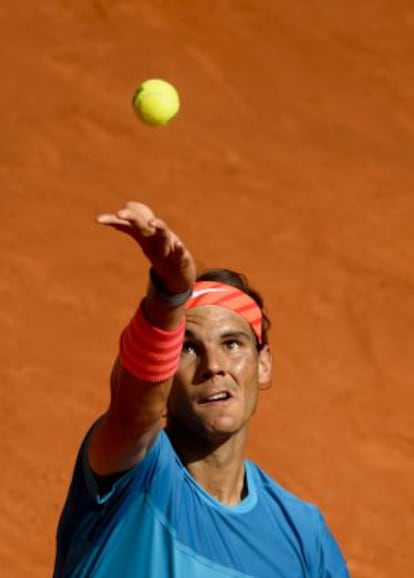 Nadal, en un saque ante Berdych