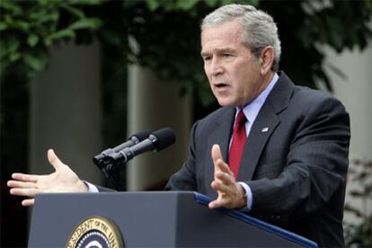 El presidente de Estados Unidos, George W. Bush, en la rueda de prensa tras su viaje sorpresa a Irak.