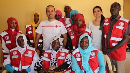 Voluntarios de la Media Luna Roja Sudanesa en Suakin.