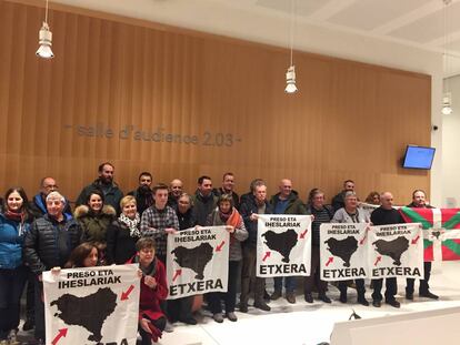 Protesta en los juzgados de París pidiendo el acercamiento de presos. 