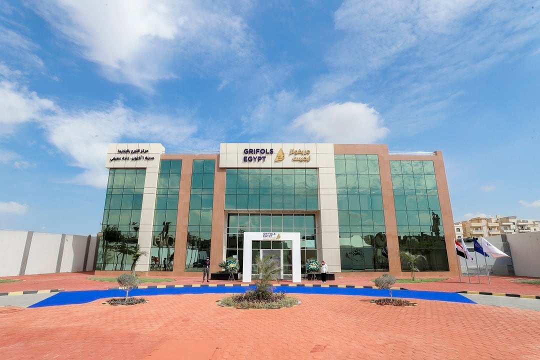 Grifols recupera el pulso en Bolsa con el avance de su filial en Egipto, que alcanza la autosuficiencia en hemoderivados