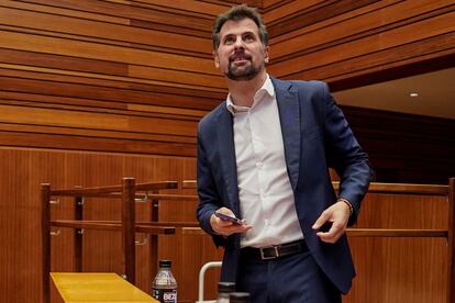 Luis Tudanca, al inicio del pleno del 8 de octubre en las Cortes de Castilla y León.