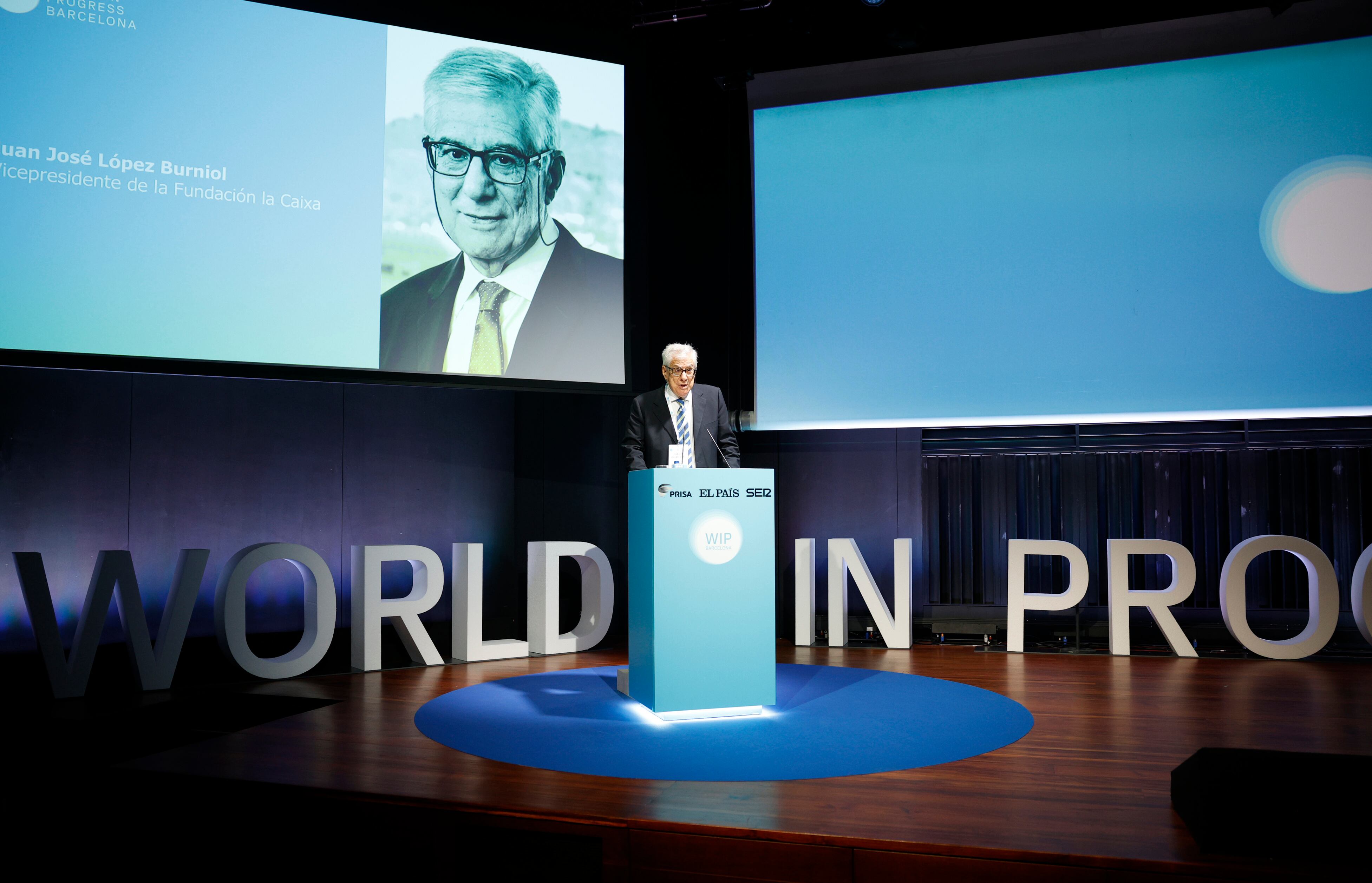 Juan José López Burniol, vicepresidente de la Fundación la Caixa, durante su intervención.