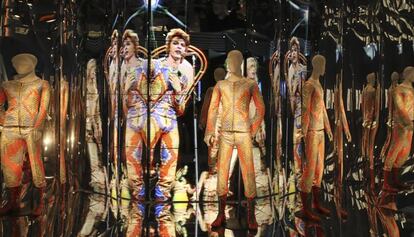 Aspecte de l'exposició de David Bowie al Museu del Disseny.