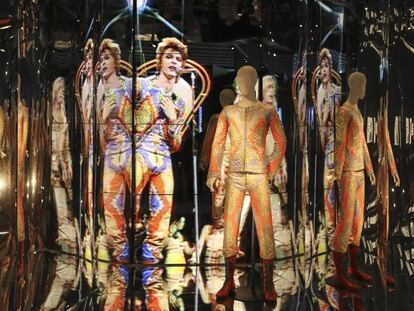 Aspecto de la exposici&oacute;n de David Bowie en el Museo del Dise&ntilde;o.