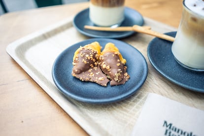 Los populares 'manolitos', mini croissants elaborados a base de mantequilla y con diferentes sabores.