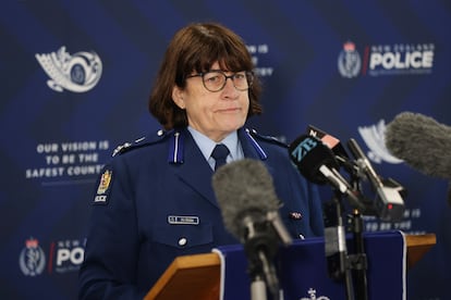 La vicecomisaria de policía Jill Rogers, durante una conferencia de prensa tras la muerte del hombre fugado en Nueva Zelanda.