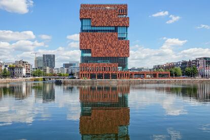 Exterior del MAS - Museum aan de Stroom, en Amberes.