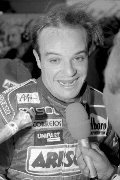 Rubens Barrichello (Sao Paulo, 23 de mayo de 1972) llegó a la Fórmula 1 tras varios años en otras competiciones como la Fórmula Opel.  En la temporada de 1993 empezó a pilotar un monoplaza del equipo Jordan de F-1, con el que quedó en decimoctavo lugar.