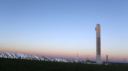 Planta solar de Abengoa en Sanl&uacute;car la Mayor. 