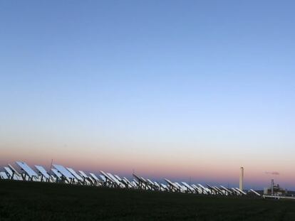 Planta solar de Abengoa en Sanl&uacute;car la Mayor. 