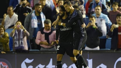 Cristiano agradece Isco pela assistência no segundo gol contra o Celta.