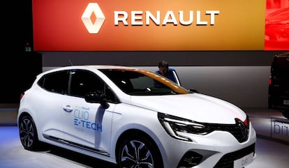 Un Renault Clio en una exposición.