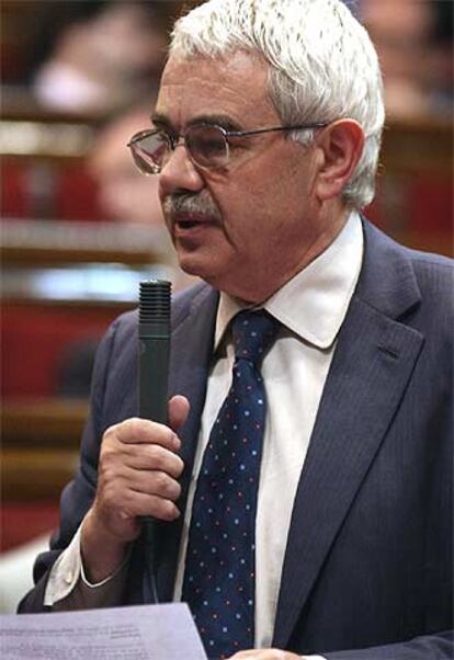 Pasqual Maragall durante la sesión de ayer en el Parlamento catalán.