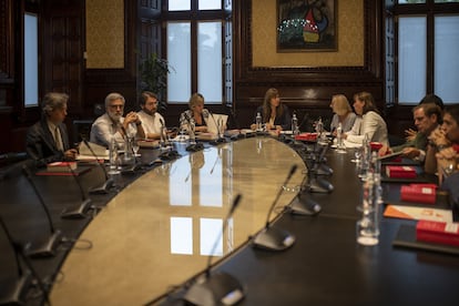 Vista general de una reunión de la Mesa del Parlament sobre las licencias de edad, en el Parlament.