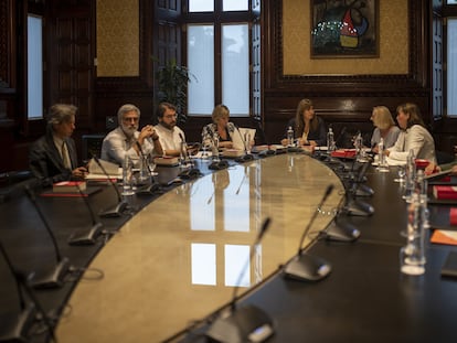 Vista general de una reunión de la Mesa del Parlament sobre las licencias de edad, en el Parlament.