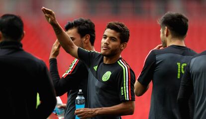 Jonathan Dos Santos en un entrenamiento con México.